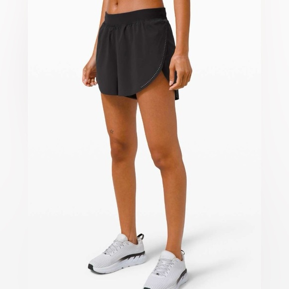 Lululemon Find Your Pace Short 3" *Lined
Black size 4 - Picture 4 of 8